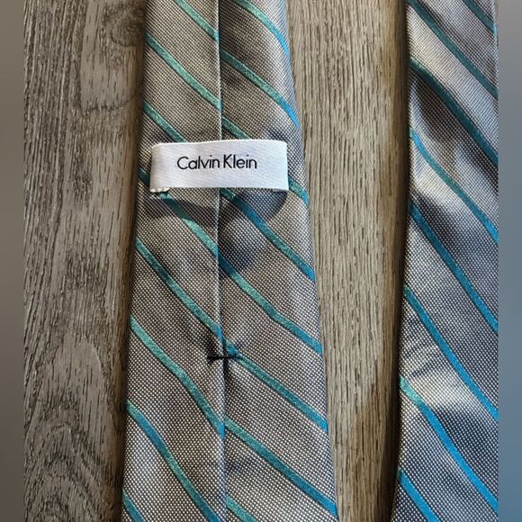 Calvin Klein Elegant Striped Blue and Gray Tie - Picture 3 of 4